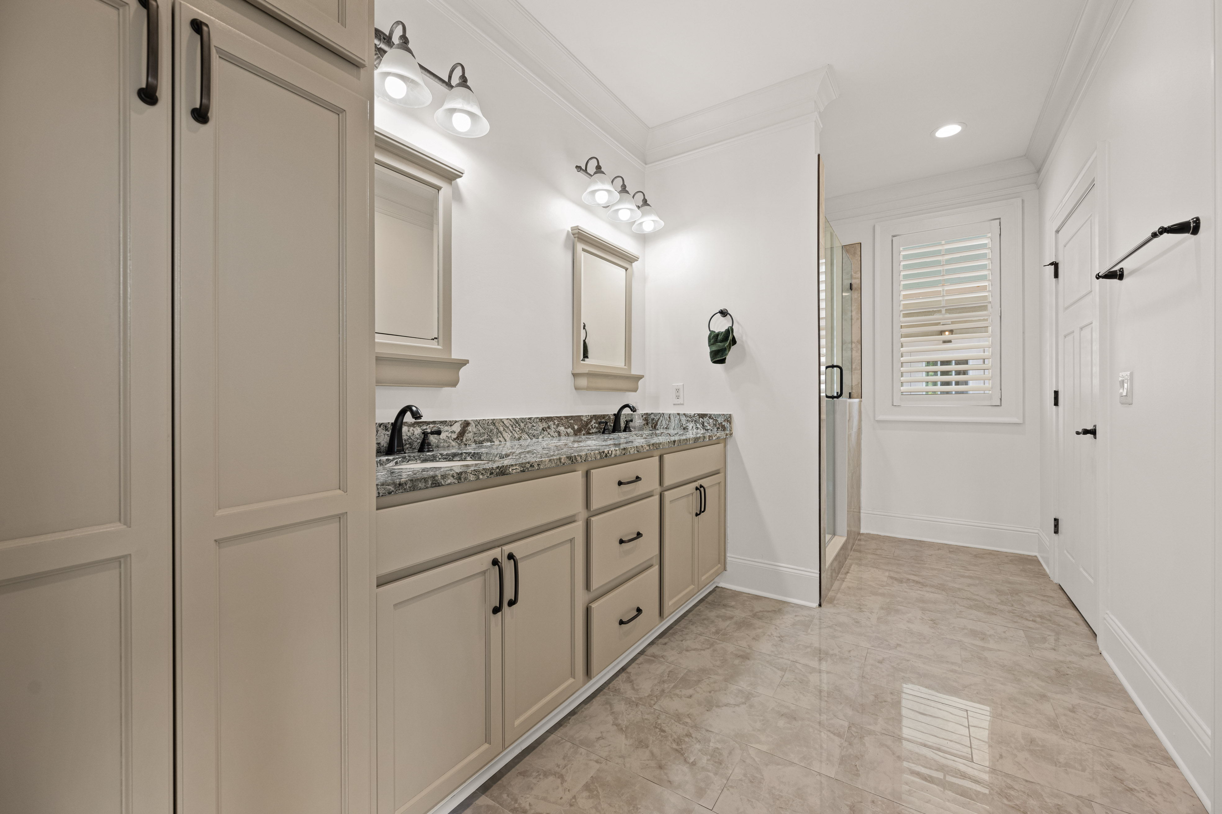 1080 Club Pointe Circle image 16